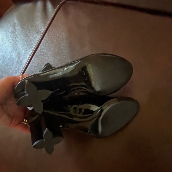 Authentic LV Patent Leather Boots with the Flower Heels. - Picture 13 of 16